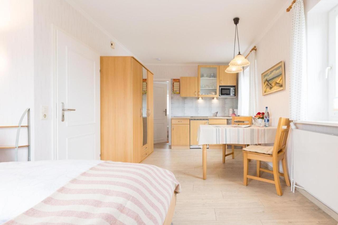 Ferienwohnungen Peters Sylt Exteriör bild